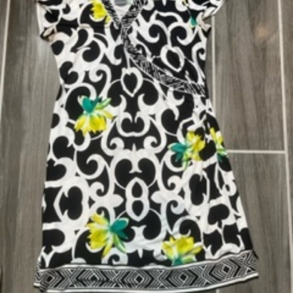 Beautiful Alfani dress ( no iron) comfort fit in great condition